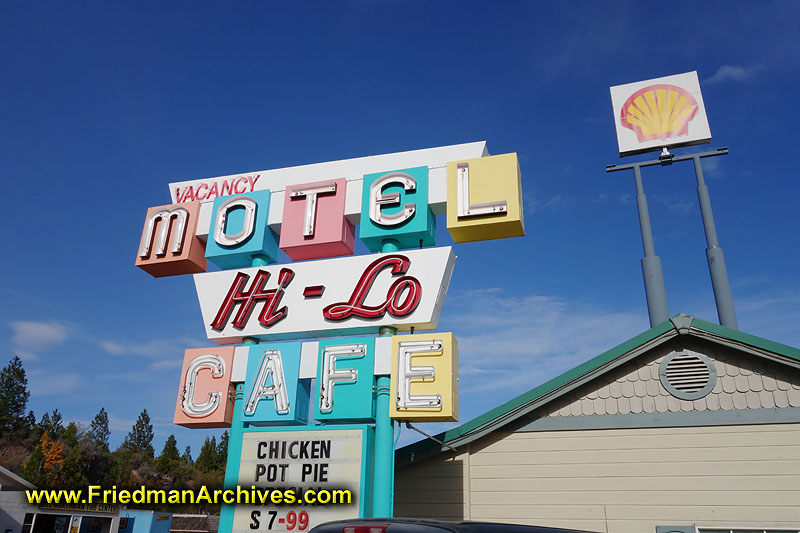 motel,hotel,1950's,sign,travel,road trip,vacancy,chicken pot pie,