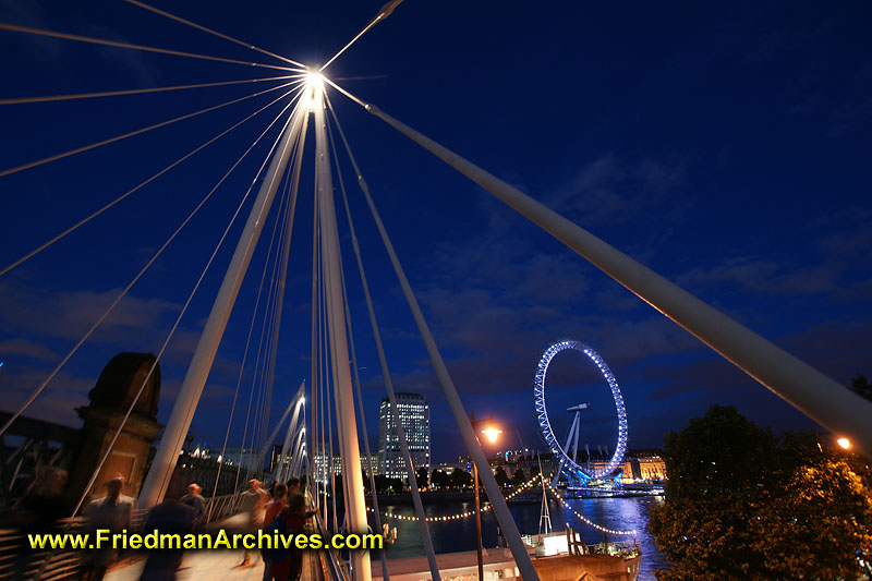 ferris wheel,tourist attraction,london eye,millenium wheel,dusk,dawn,skyline,icon,landmark,London,England,sky,good light,amusement,ride,spin,wheel,