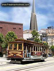 Cable car and Transamerica tower PICT6904