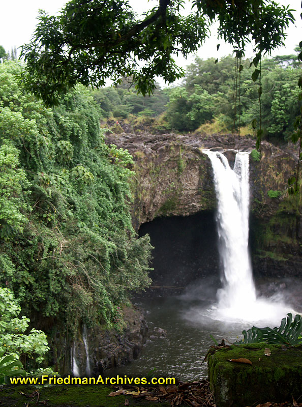 Hawaii Images / Rainbow Falls